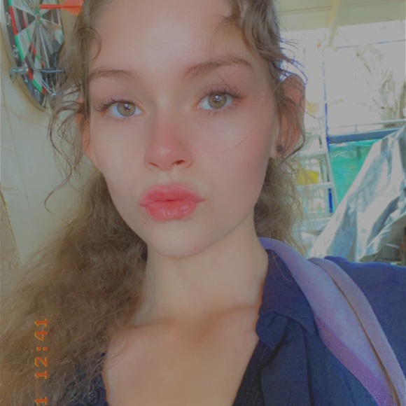 Meet your Posher, Bree - Picture 1 of 1